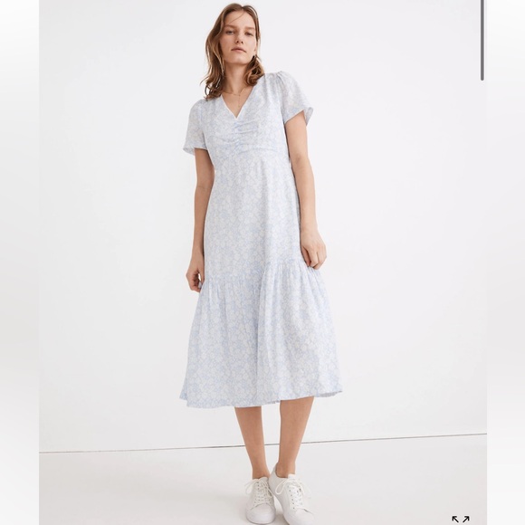 Madewell Ruched-Front Ruffle-Hem Midi Dress in
Fleur Field - Picture 2 of 12